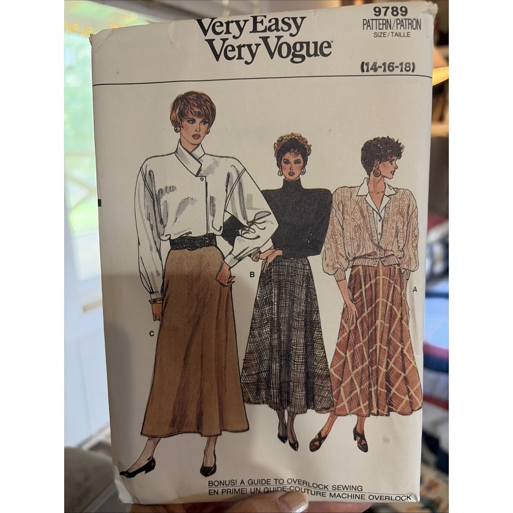 Vintage Very Easy Vogue Sewing Pattern 9789 Flared A-Line Skirts Sizes 14-18 NEW